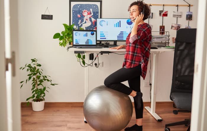 5 Incredible Benefits of Using a Standing Desk