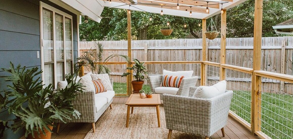 Outdoor patio fully accessorized