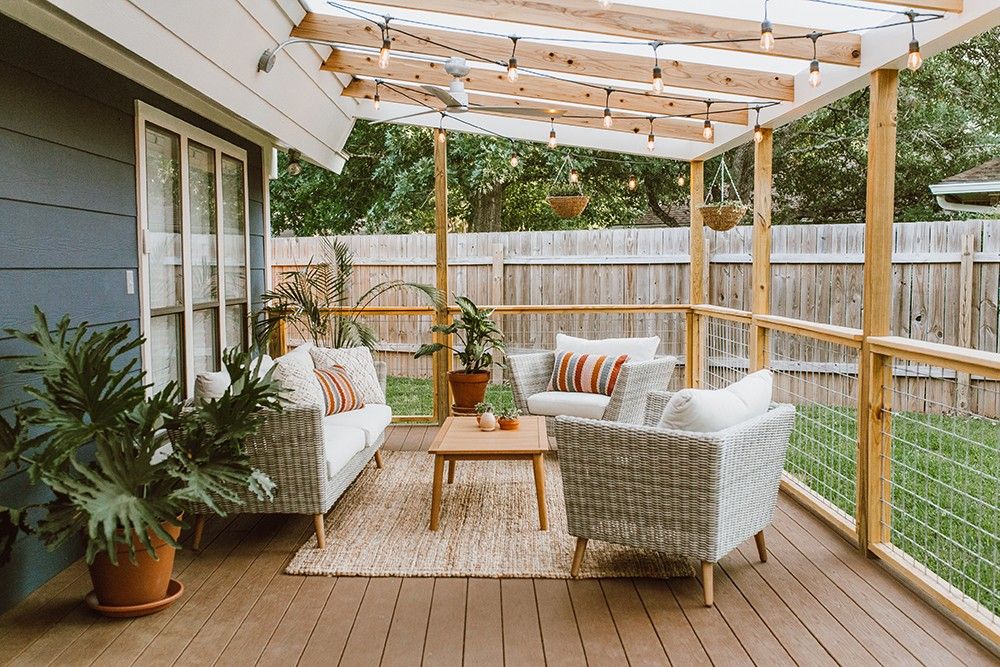 Outdoor patio fully accessorized