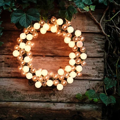 5 Ways To Decorate Your Yard With Outdoor Lights