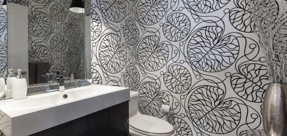 Small bathroom with b&w wallpaper